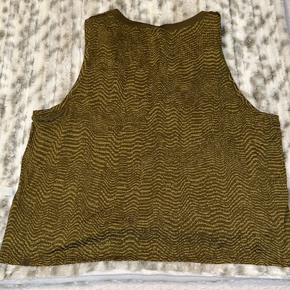 Lululemon Train To Be Tank - Picture 2 of 4